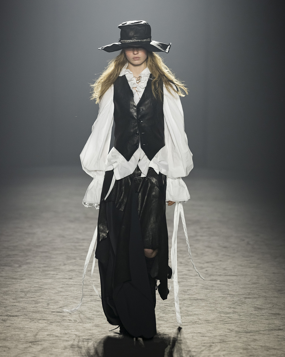 Ann Demeulemeester fashion show in Paris, Fall Winter 2025 Ready To Wear Fashion Week, Runway Look

Photo by Valerio Mezzanotti